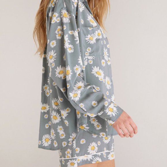 Z Supply Button down Top Green Floral Top Pocket detail | Small - Green Daisy - Picture 3 of 13